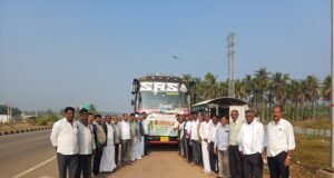 ಪಡಿತರ ವಿತರಕರ ಸಮಾವೇಶಕ್ಕೆ ಅರಸಿಕೆರೆ ತಾಲ್ಲೂಕು ವತಿಯಿಂದ ಹೊರಟ ನ್ಯಾಯಬೆಲೆ ಅಂಗಡಿ ಮಾಲೀಕರು