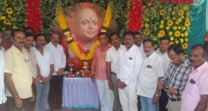 ಅರಸೀಕೆರೆ ನಗರದ ಪಿಪಿ ವೃತ್ತದಲ್ಲಿ ಭೈರವ ಯುವಕ ಸಂಘ ವತಿಯಿಂದ ಶ್ರೀ ಪದ್ಮಭೂಷಣ ಡಾಕ್ಟರ್ ಬಾಲಗಂಗಾಧರ ನಾಥ ಸ್ವಾಮೀಜಿಯವರ 13ನೇ ವರ್ಷದ ಪುಣ್ಯಾರಾಧನೆ ಮಹೋತ್ಸವ