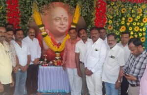 ಅರಸೀಕೆರೆ ನಗರದ ಪಿಪಿ ವೃತ್ತದಲ್ಲಿ ಭೈರವ ಯುವಕ ಸಂಘ ವತಿಯಿಂದ ಶ್ರೀ ಪದ್ಮಭೂಷಣ ಡಾಕ್ಟರ್ ಬಾಲಗಂಗಾಧರ ನಾಥ ಸ್ವಾಮೀಜಿಯವರ 13ನೇ ವರ್ಷದ ಪುಣ್ಯಾರಾಧನೆ ಮಹೋತ್ಸವ