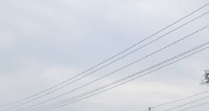 ಡಿ.ಎಂ.ಕುರ್ಕೆ ಗ್ರಾಮದಲ್ಲಿ ರಸ್ತೆ ಅಗಲೀಕರಣ ಕಾಮಗಾರಿ – ಸಾರ್ವಜನಿಕರ ಆರೋಗ್ಯ ಮತ್ತು ಮೂಲಸೌಕರ್ಯಗಳ ಸಂಕಷ್ಟ