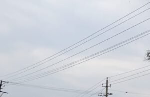 ಡಿ.ಎಂ.ಕುರ್ಕೆ ಗ್ರಾಮದಲ್ಲಿ ರಸ್ತೆ ಅಗಲೀಕರಣ ಕಾಮಗಾರಿ – ಸಾರ್ವಜನಿಕರ ಆರೋಗ್ಯ ಮತ್ತು ಮೂಲಸೌಕರ್ಯಗಳ ಸಂಕಷ್ಟ