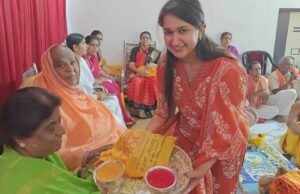 ಶ್ರೀ ಮಹದೇಶ್ವರ ಜಾತ್ರಾ ಮಹೋತ್ಸವ ಶುರುಸಾವಿರಾರು ಹೆಂಗೆಳೆಯರಿಗೆ ಕೋಡಿಮಠದಿಂದ ಉಡಿತುಂಬಿ ಬಾಗಿನ ಕೊಟ್ಟು ಸತ್ಕಾರ