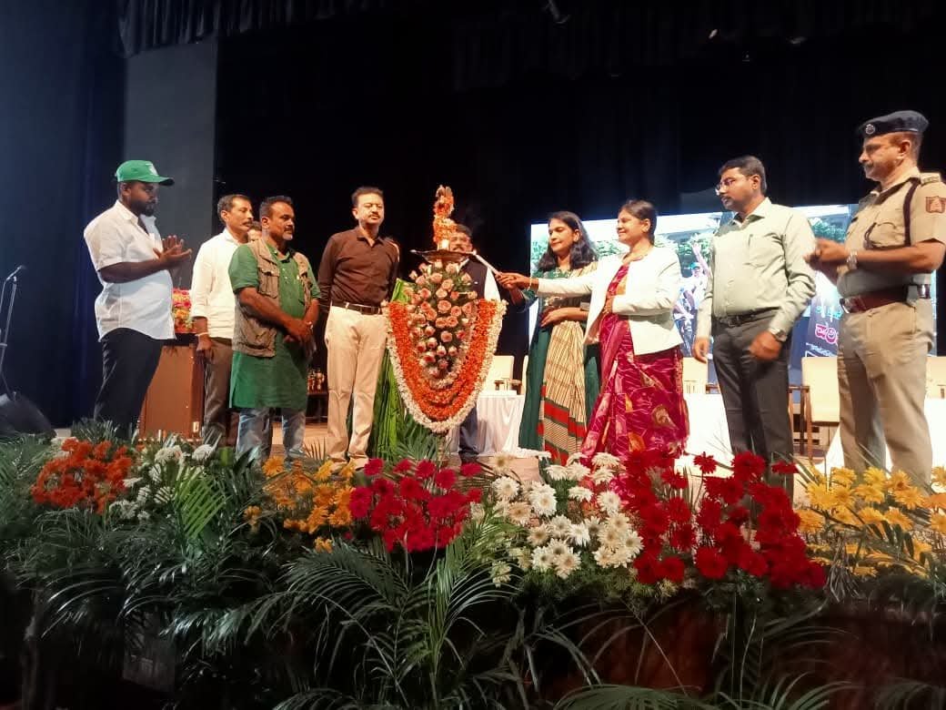 ಪರಿಸರ ಸಂರಕ್ಷಿಸಿ ಭೂಮಿ ಉಳಿಸಿ