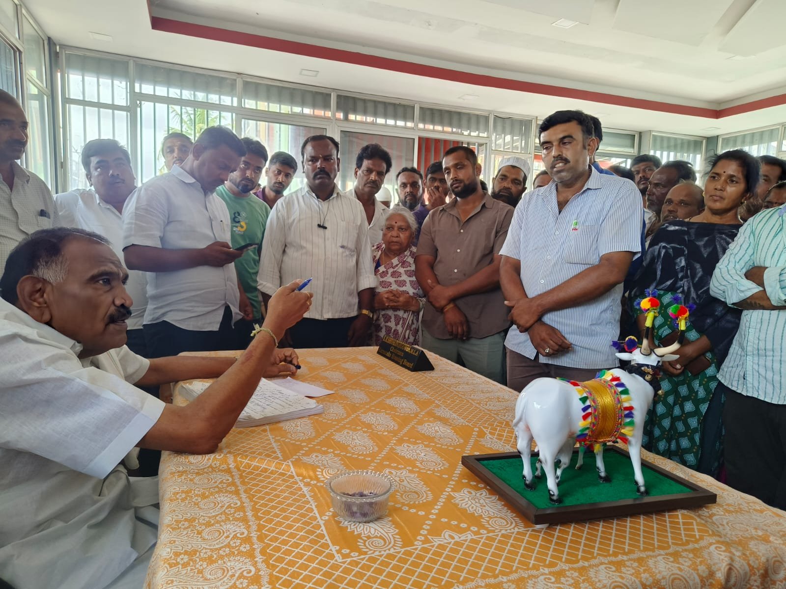ಬೀದಿ ಬದಿ ವ್ಯಾಪಾರಿಗಳಿಗೆ ಪರ್ಯಾಯ ವ್ಯವಸ್ಥೆ ಕಲ್ಪಿಸುವವರಿಗೆ ತೆರವು ಕಾರ್ಯ ಬೇಡ