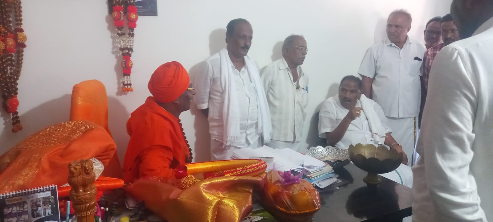 ಮಾಡಾಳು ನಿರಂಜನ ಪೀಠಕ್ಕೆ ಶಿವಲಿಂಗೇಗೌಡರ ಭೇಟಿ
