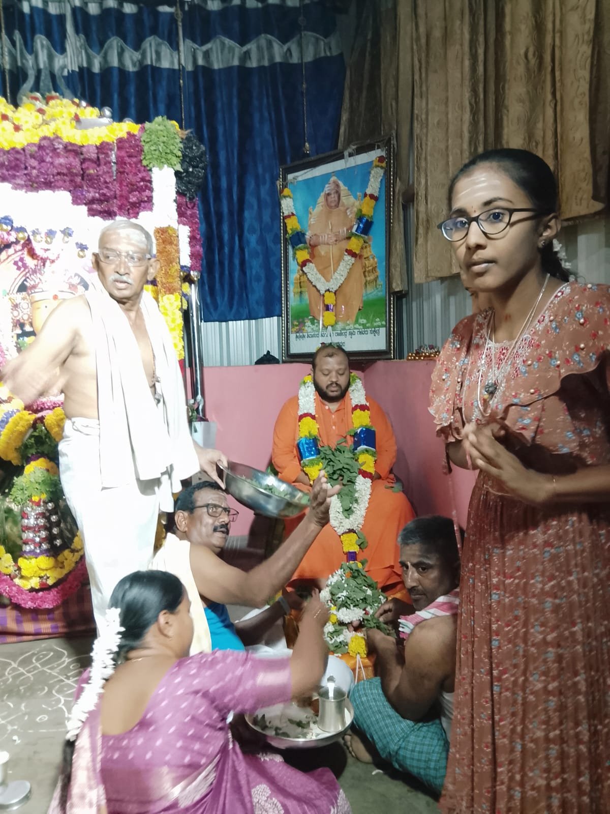 ಕೋಡಿಮಠದ ಉತ್ತರಾಧಿಕಾರಿಗಳಾದ ಚೇತನ್ ಮರಿದೇವರ ಪಾದಪೂಜೆ